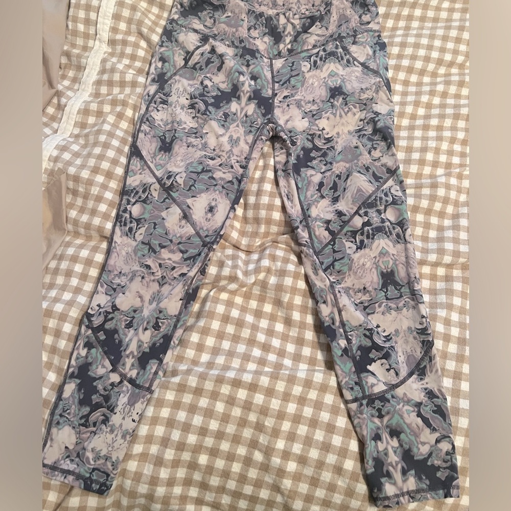 Sweaty Betty London Leggings, zip small back pocket, Size Large